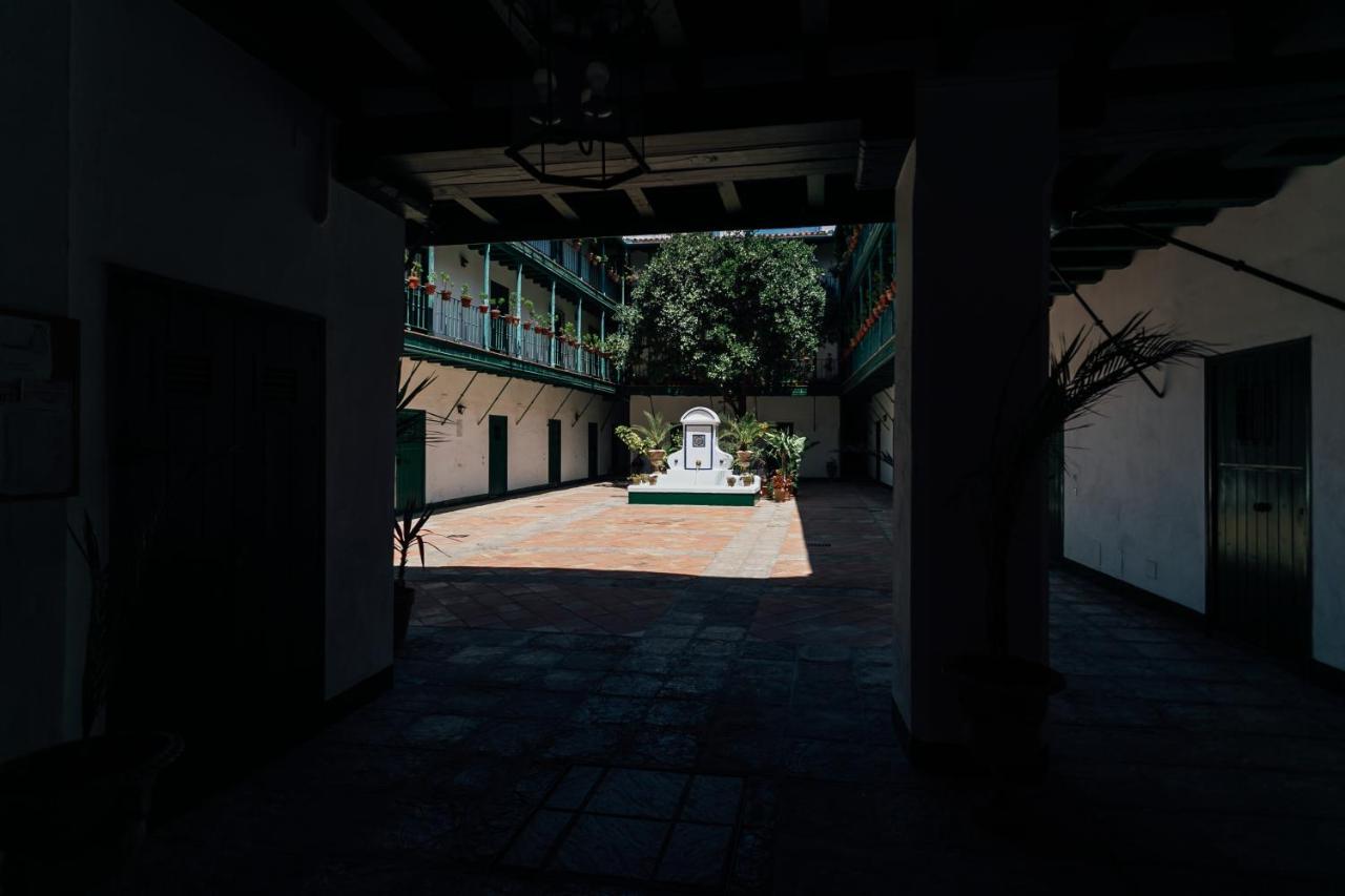 Alohamundi Alcazares Sevilla Buitenkant foto